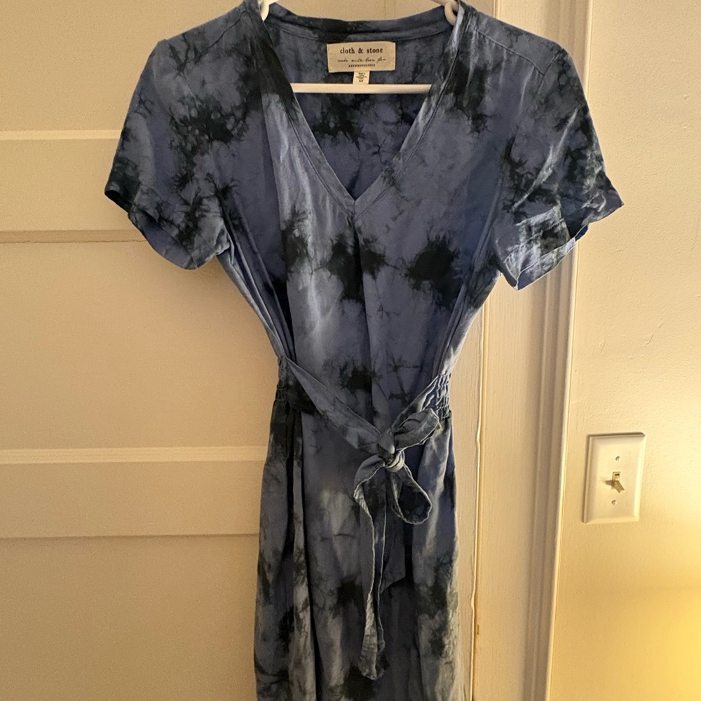 cloth & stone Navy and Black Tie-Dye Wrap Midi Dress
